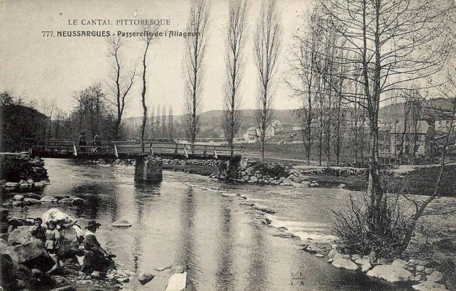 Neussargues - Passerelle sur l'Alagnon