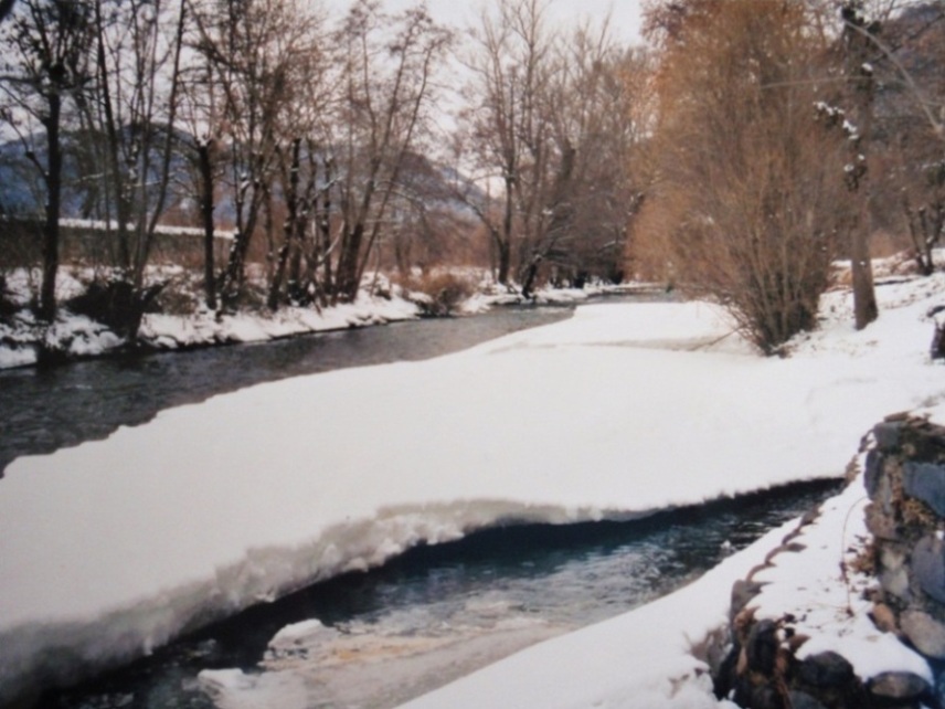 l'Alagnon sous la glace et la neige 